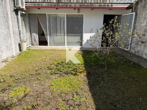 Loja nova com Jardim no Centro do Porto – Ideal para Comércio ou Restauração