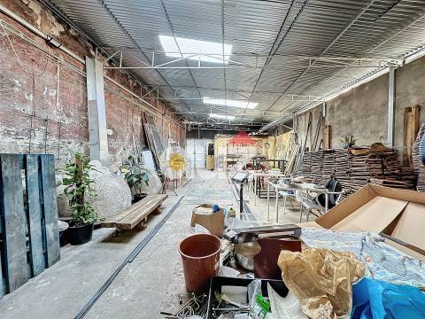 Armazém  Venda em Rio Tinto,Gondomar