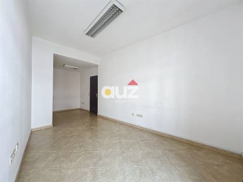 Escritório T9 Venda em Amarante (São Gonçalo), Madalena, Cepelos e Gatão,Amarante