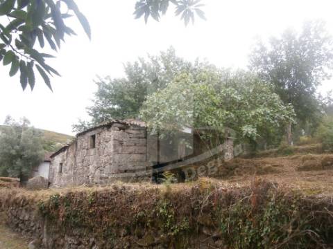 2 Casas para Restauro na Póvoa de Lanhoso