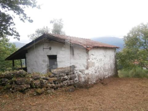 2 Casas para Restauro na Póvoa de Lanhoso