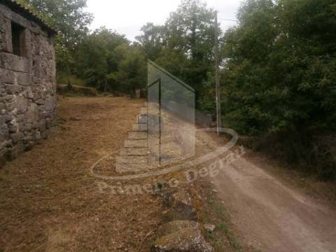 2 Casas para Restauro na Póvoa de Lanhoso