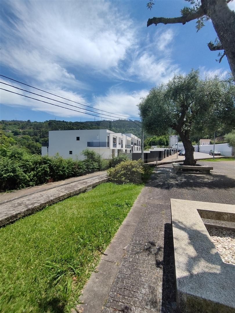 Moradia em banda em Santa Lucrécia