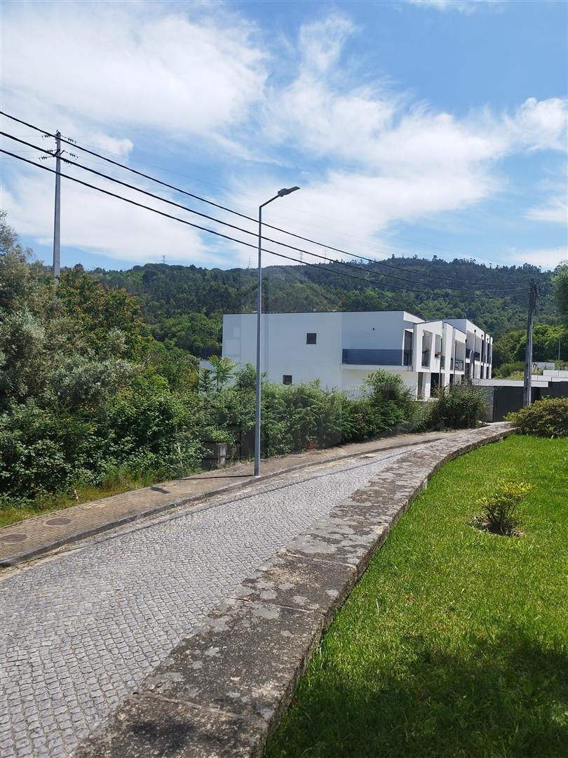 Moradia em banda em Santa Lucrécia