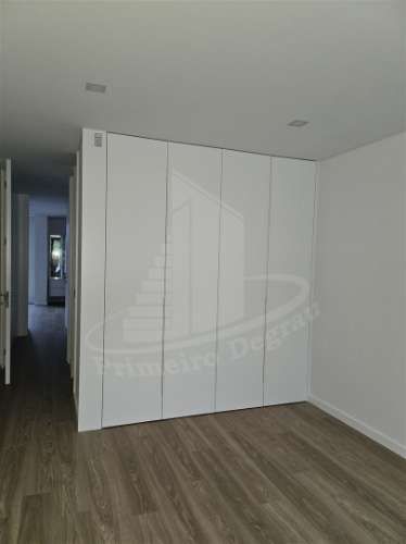 Moradia em banda em Santa Lucrécia