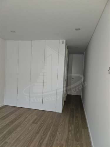 Moradia em banda em Santa Lucrécia