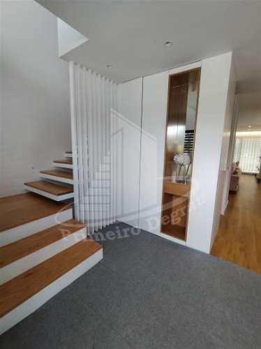 Moradia de gaveto em Palmeira, Braga