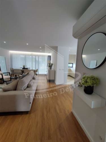 Moradia de gaveto em Palmeira, Braga