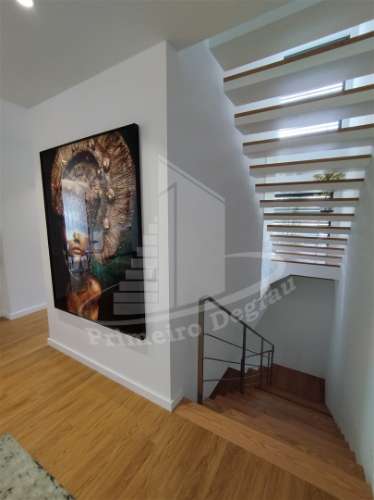 Moradia de gaveto em Palmeira, Braga