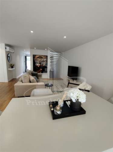 Moradia de gaveto em Palmeira, Braga