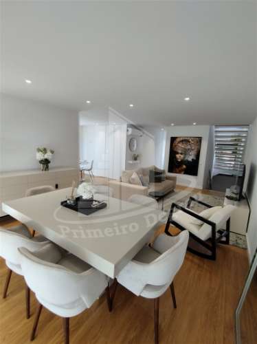 Moradia de gaveto em Palmeira, Braga