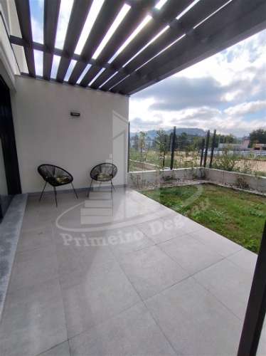 Moradia de gaveto em Palmeira, Braga