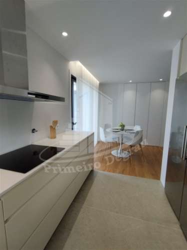 Moradia de gaveto em Palmeira, Braga