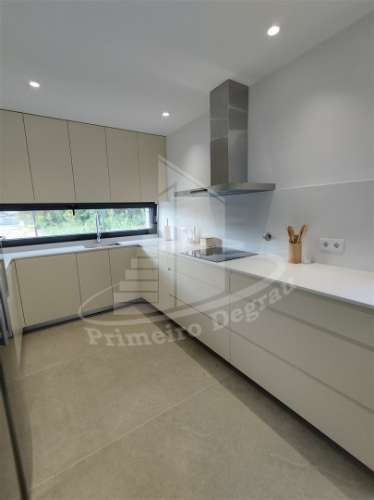 Moradia de gaveto em Palmeira, Braga