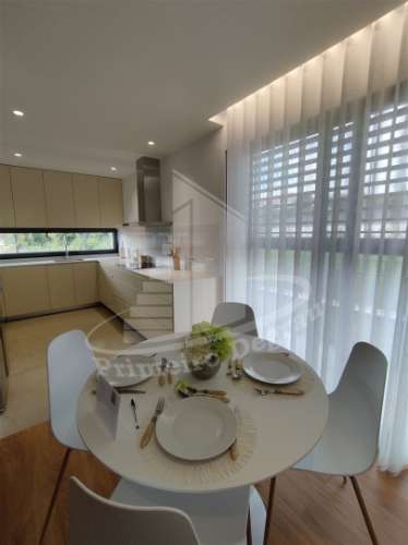 Moradia de gaveto em Palmeira, Braga