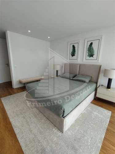 Moradia de gaveto em Palmeira, Braga