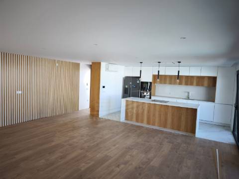 T3 + 1 (3 suítes) para entrada imediata