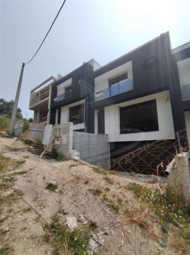 Gaveto em fase avançada de construção