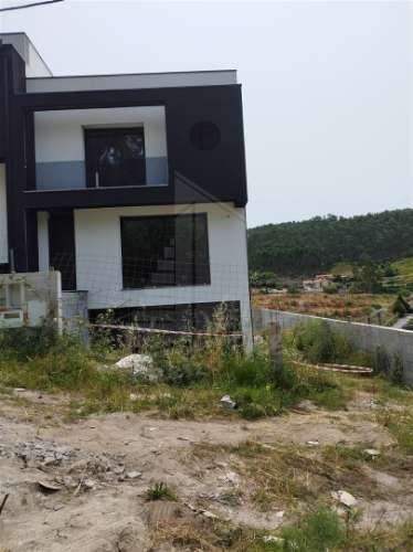 Gaveto em fase avançada de construção