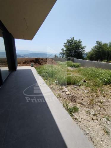 Moradia de 2 pisos em avançado estado de construção