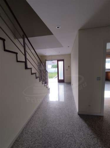 Moradia de Gaveto, lote com 600 m2