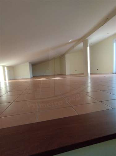 Moradia de Gaveto, lote com 600 m2