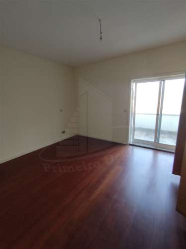 Moradia de Gaveto, lote com 600 m2