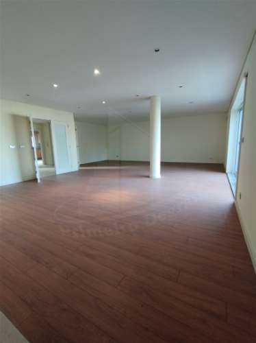 Moradia de Gaveto, lote com 600 m2