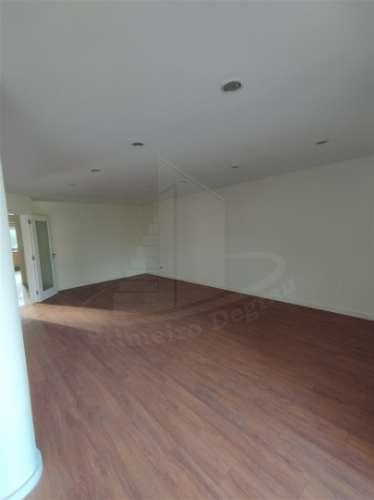 Moradia de Gaveto, lote com 600 m2