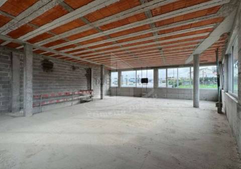 Pavilhão versátil para armazém, serviços, indústria, comércio e restauração!