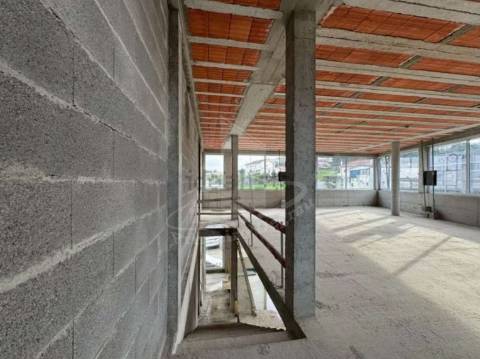 Pavilhão versátil para armazém, serviços, indústria, comércio e restauração!