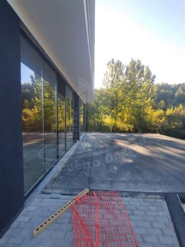 Lojas à Venda com Diversas Áreas e Preços  – Encontre a Sua Ideal!