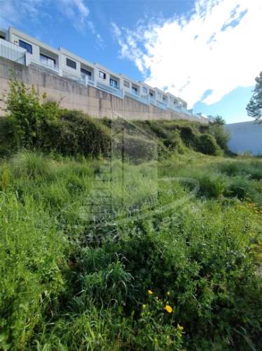 Terreno para construção de moradia de gaveto