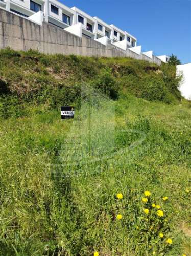 Terreno para construção de moradia de gaveto