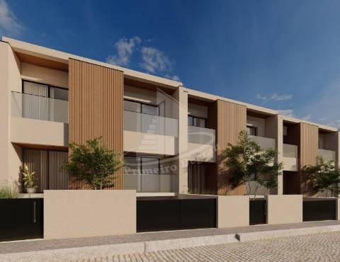 Moradia de Gaveto, de Tipologia T3 com Closet e Escritório