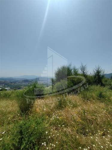 Moradia de 2 pisos em avançado estado de construção