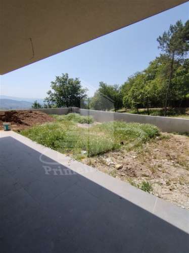 Moradia de 2 pisos em avançado estado de construção