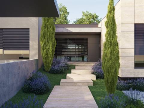 Moradia Térrea com Cave, no Centro de Braga