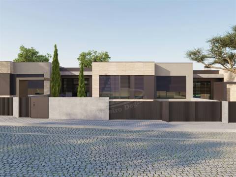 Moradia Térrea com Cave, no Centro de Braga