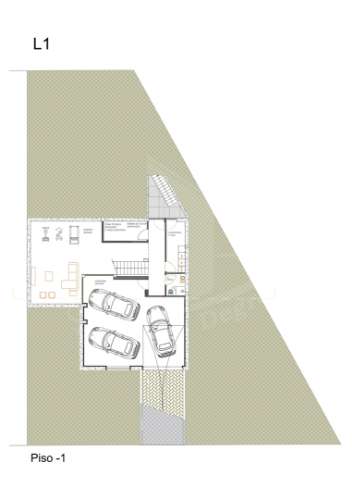 Moradia Térrea com Cave, no Centro de Braga