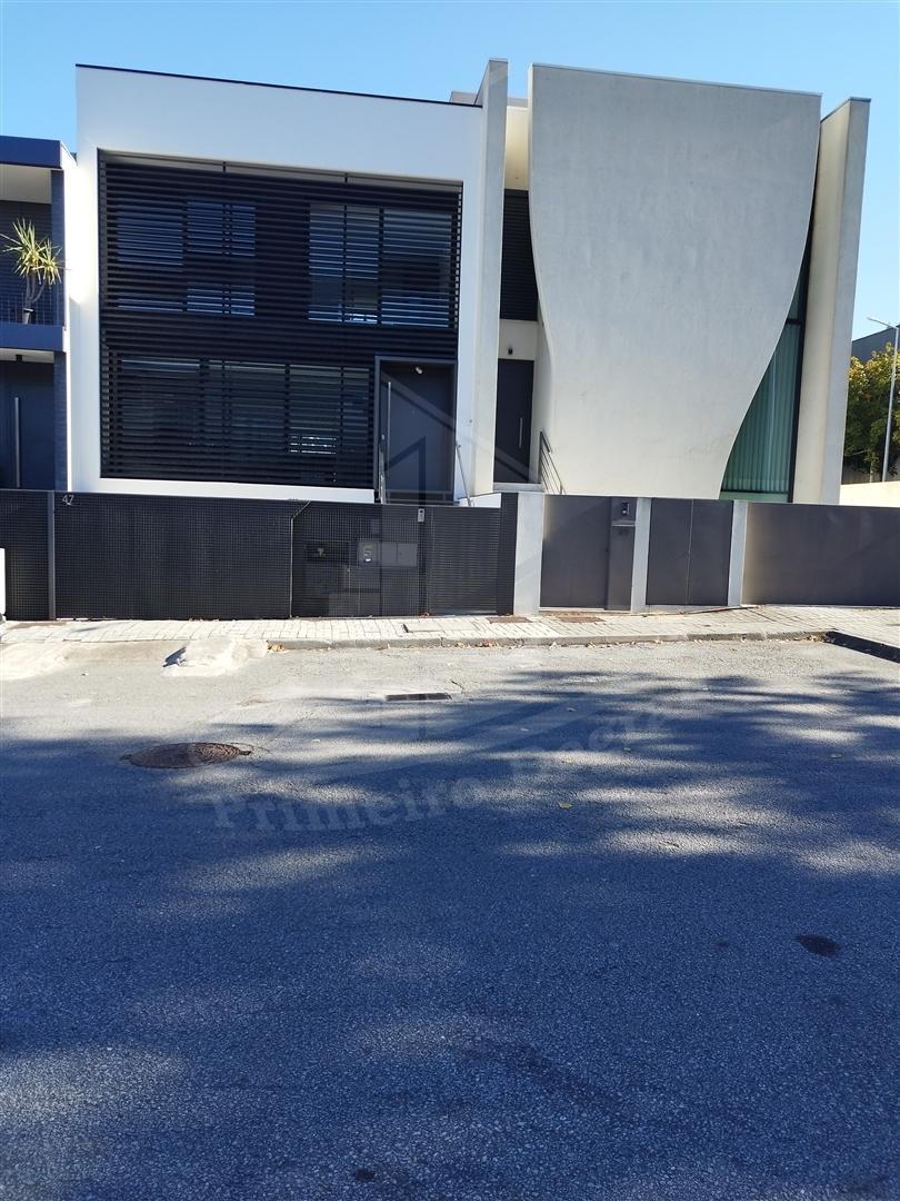 Exclusiva moradia em Lamaçães