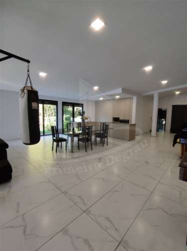 &#127969; Unidade Hoteleira no Coração do Pico, Vila Verde