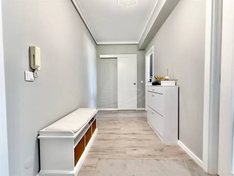 Apartamento T3 Totalmente Remodelado em Ferreiros, Braga