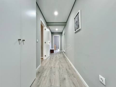 Apartamento T3 Totalmente Remodelado em Ferreiros, Braga