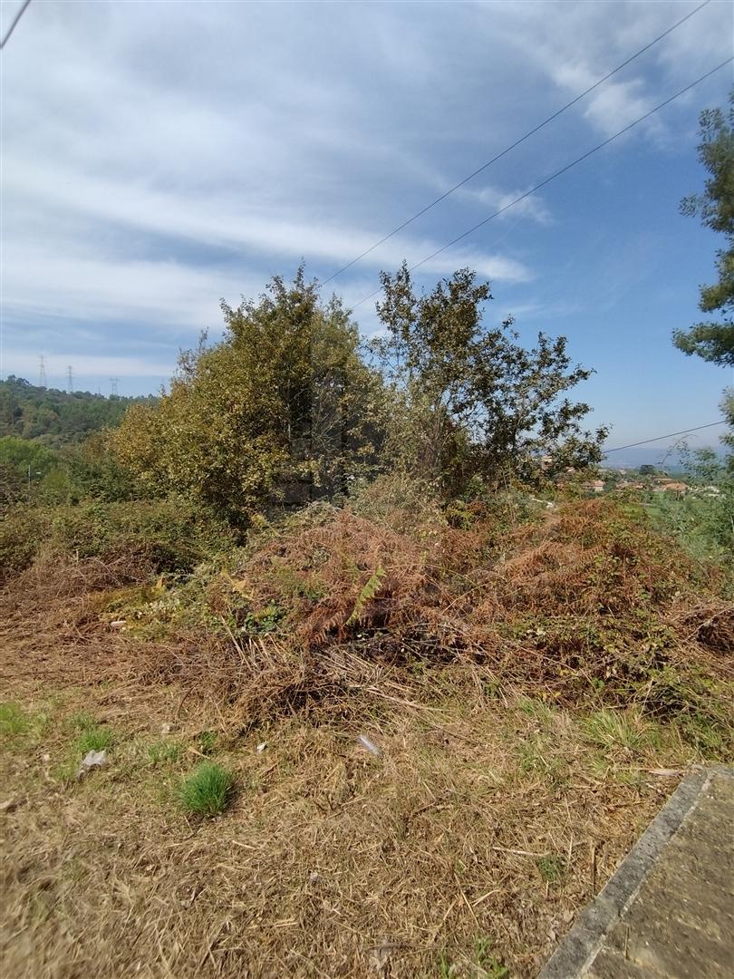 &#127969; Terreno para Construção de Moradia Individual – 688 m² | Santa Lucrécia de Algeriz, Braga