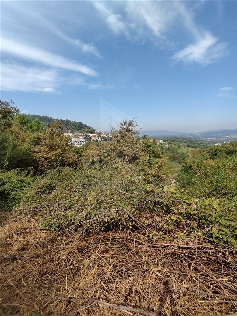 &#127969; Terreno para Construção de Moradia Individual – 688 m² | Santa Lucrécia de Algeriz, Braga