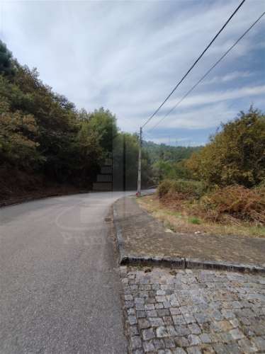 &#127969; Terreno para Construção de Moradia Individual – 688 m² | Santa Lucrécia de Algeriz, Braga