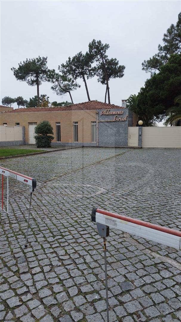 Apartamento T2+1 com mezanino em condomínio fechado – Aldeamento Lirisol, Ofir, Esposende.