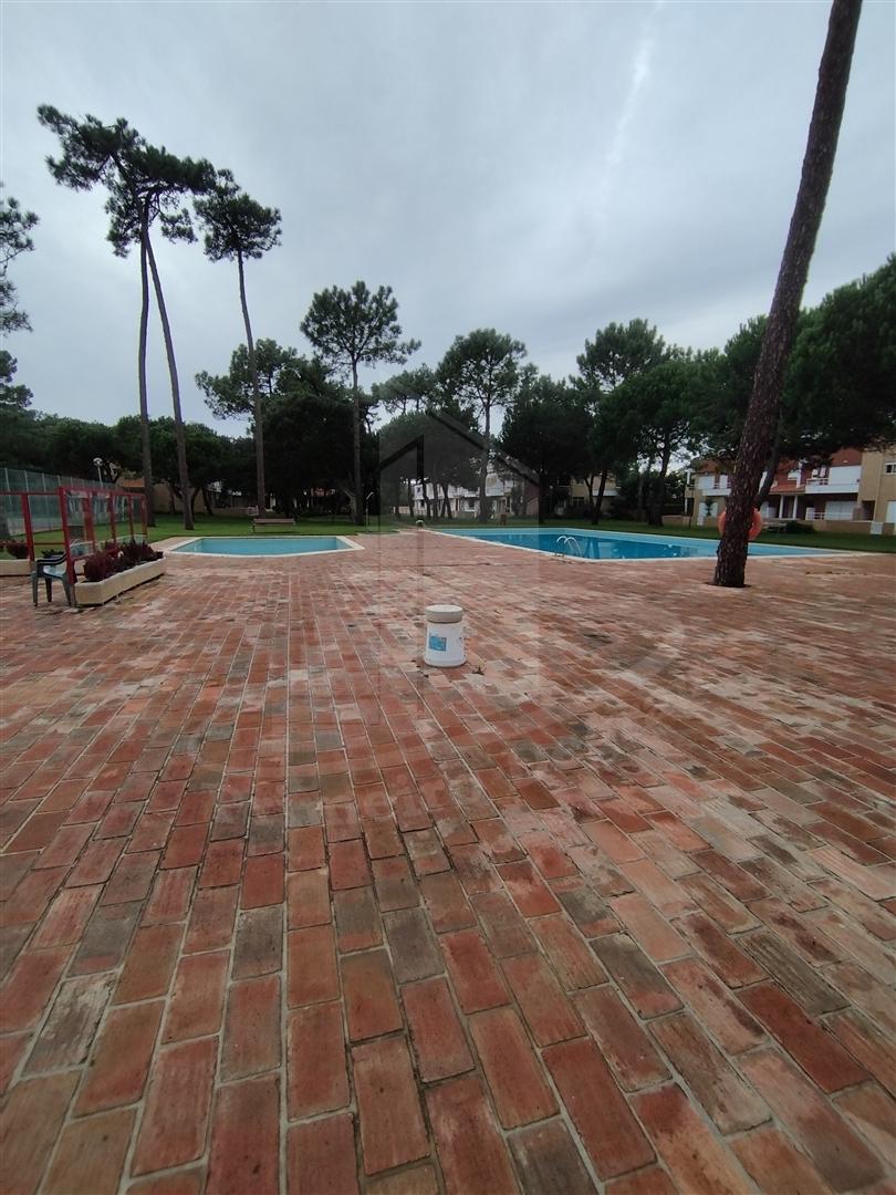 Apartamento T2+1 com mezanino em condomínio fechado – Aldeamento Lirisol, Ofir, Esposende.