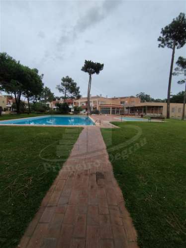 Apartamento T2+1 com mezanino em condomínio fechado – Aldeamento Lirisol, Ofir, Esposende.